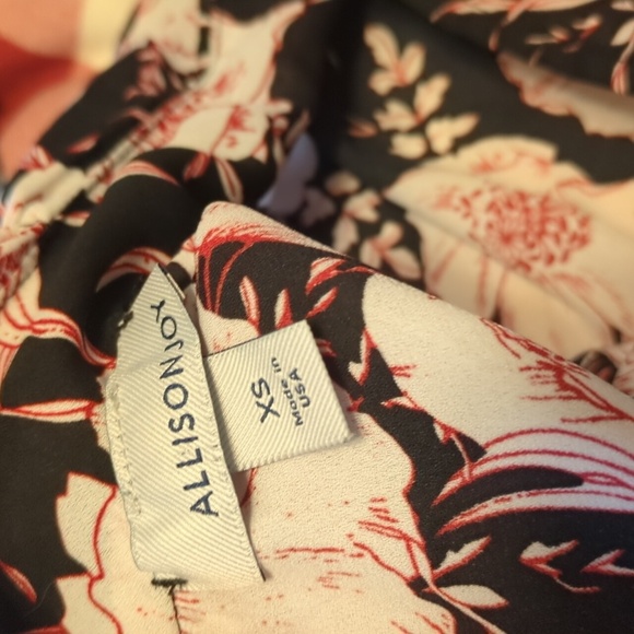 Evereve Allison Joy Black Floral Pleated High Neck Top Decorative Button Back - Picture 4 of 5